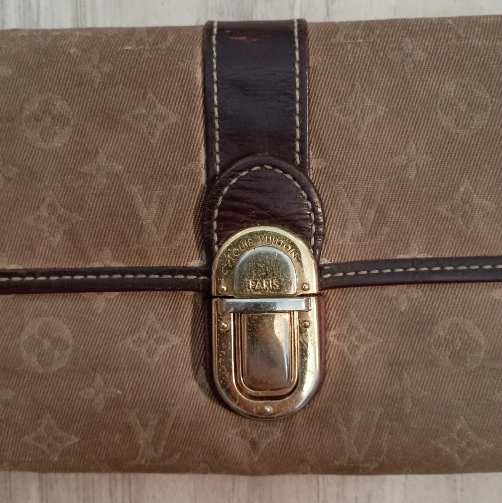 Louis Vuitton Monogram Mini Porte Feuille Sarah Long Bifold Wallet